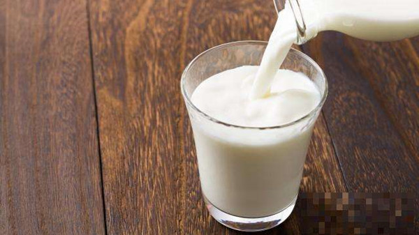 成都养老院一暄康养提醒不同时间喝牛奶功效大不同（1）-牛奶1
