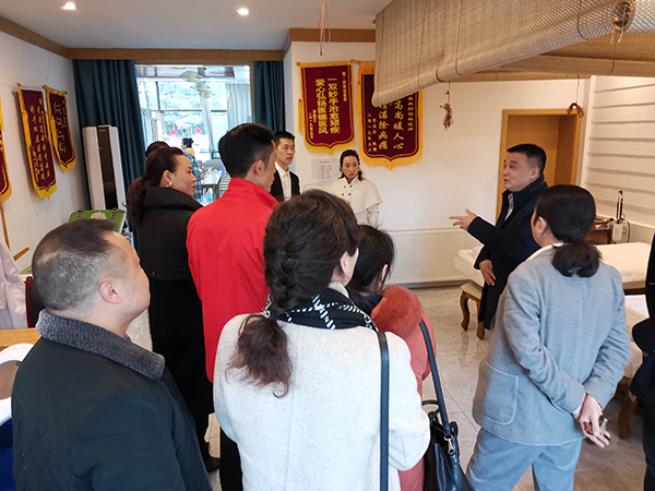 天府新区个体私营经济协会华阳分会新春慰问走进一暄康养8