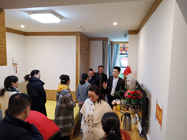 天府新区个体私营经济协会华阳分会新春慰问走进一暄康养9