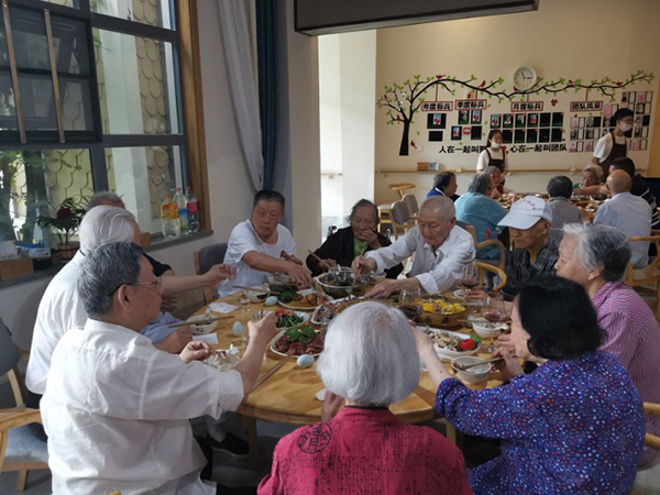 “浓情端午粽飘香 真情服务暖人心”致成都养老院一暄康养南门分院3