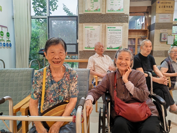 等待体检的一暄康养金牛院长者