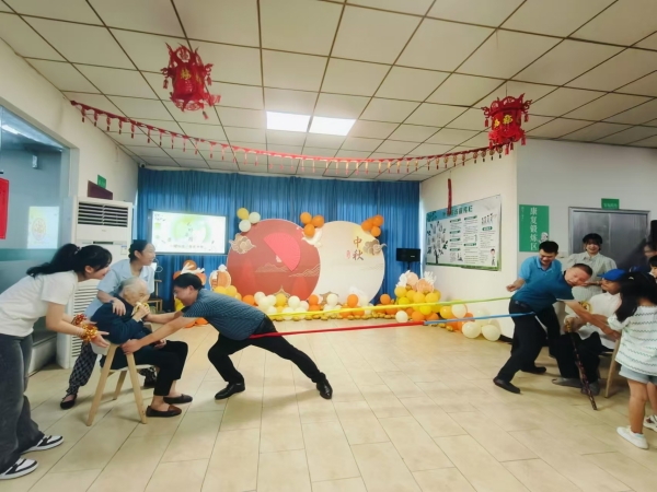 一暄康养双流院中秋活动趣味拔河