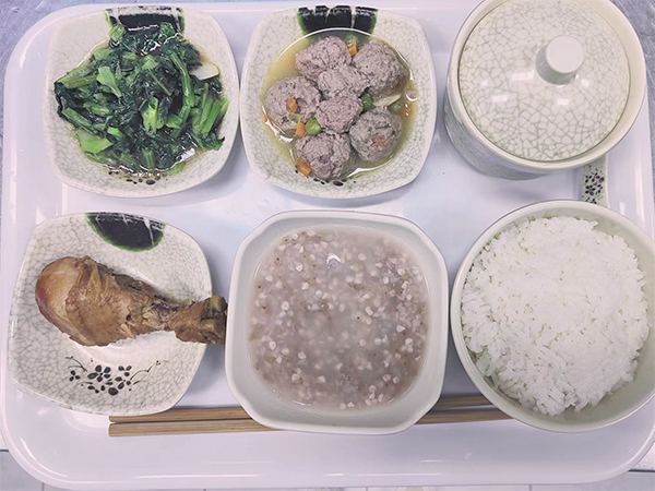 养老院伙食怎么样？走进一暄康养六院区，每一天都是大餐