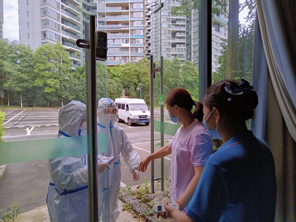 成都日间照料中心一暄康养开展发现新冠肺炎疑似患者的应急处理演练5