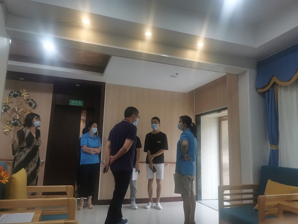 民政领导到一暄康养养老院进行疫情防控工作检查 .