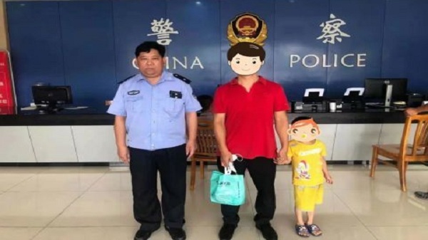 成都双流区康养结合养老院一暄康养了解到：孩子走失，民警帮助寻回