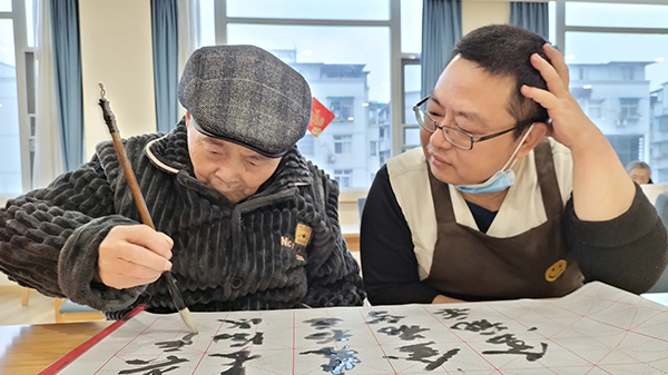 成都口碑好的养老院一暄康养：养老保险制度怎么改？2
