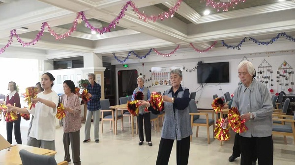 成都养老院收费价格表一暄康养：老年人换季小知识 (2)