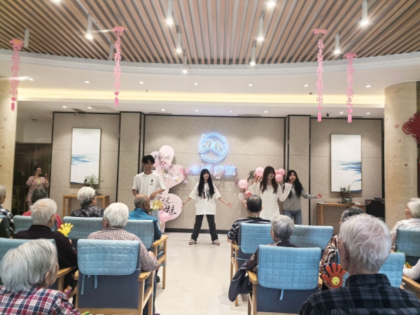 志愿者表演舞蹈