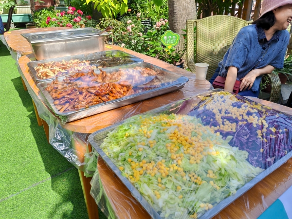 美食节卤菜、蔬菜沙拉