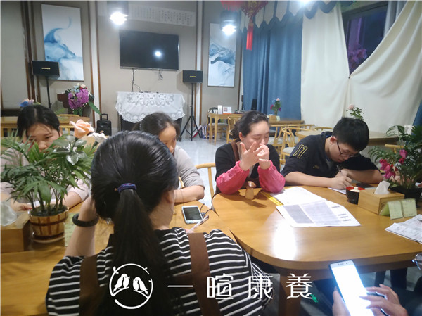 一暄康养组织员工进行长者气道异物阻塞的急救处理知识培训