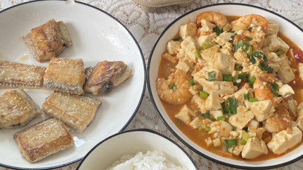 成都服务好的养老院一暄康养教大家制作鱼香豆腐