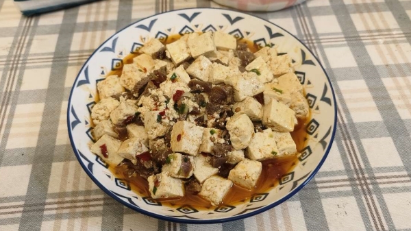 成都服务好的养老院一暄康养教大家制作麻婆豆腐