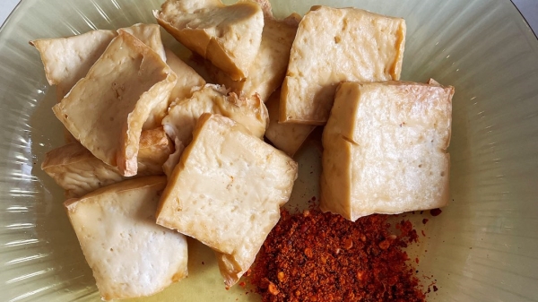 成都服务好的养老院一暄康养教大家制作宫爆豆腐丁