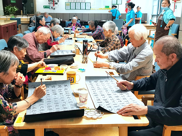 一起走进金牛区高档养老院一暄康养瞧一瞧长者书法