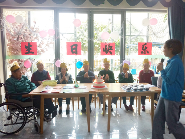 成都养老院生日会|一暄集体生日会，情暖三月长者心