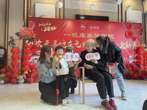 成都五星级养老院一暄康养（南门）院开展“欢天喜地庆元旦 张灯结彩迎新春”主题庆祝活动9
