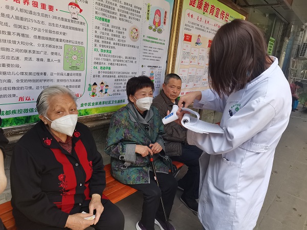 成都黄田坝地铁站附近养老院一暄康养金牛院接种流感疫苗4