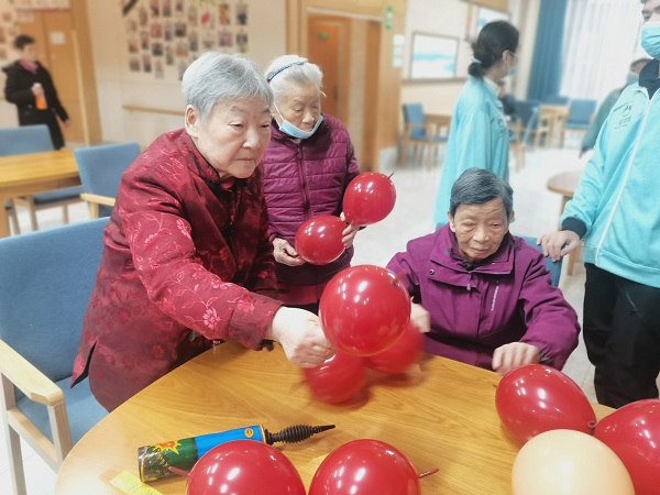 成都华阳周边的养老院一暄康养开始为庆祝新年而作准备