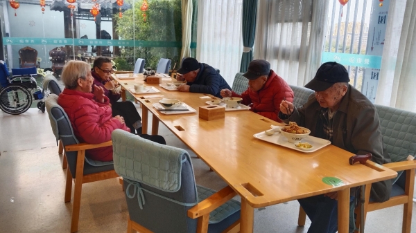 成都养老院一暄康养经验分享：高血压患者无需完全戒酒（一）