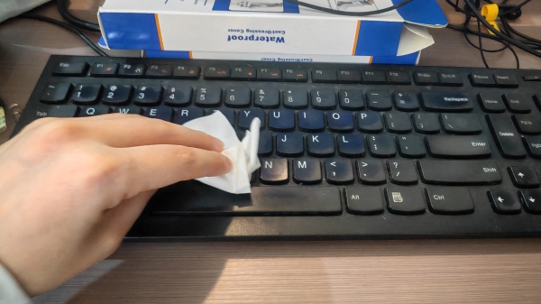 一暄康养分享如何清洁电脑键盘上的灰尘