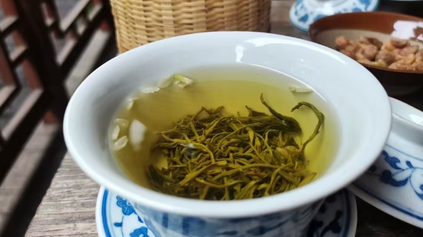 一暄康养分享隔夜茶水的妙用（一）