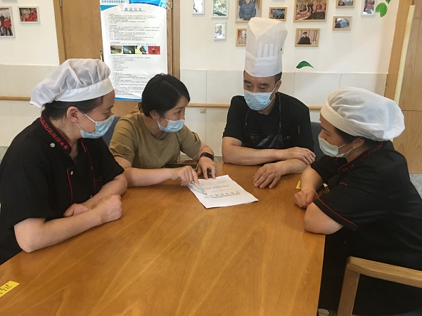 成都排名前十的养老院组织膳食部人员学习《养老机构食堂专项检查》